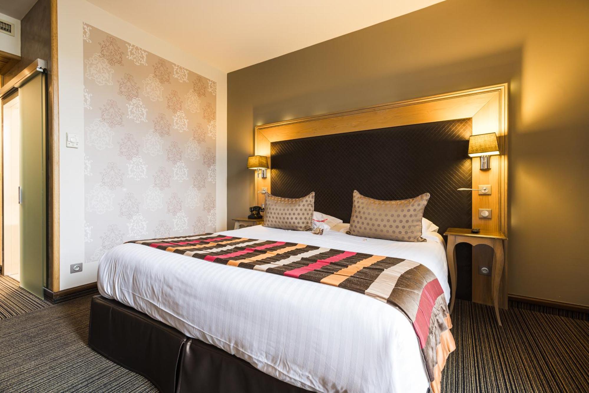 Hotel Plaza Madeleine & 4*