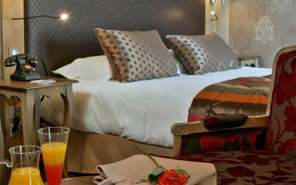 Hotel Plaza Madeleine & 4*